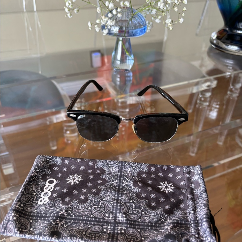 Men Sunglasses in great condition - Picture 2 of 4